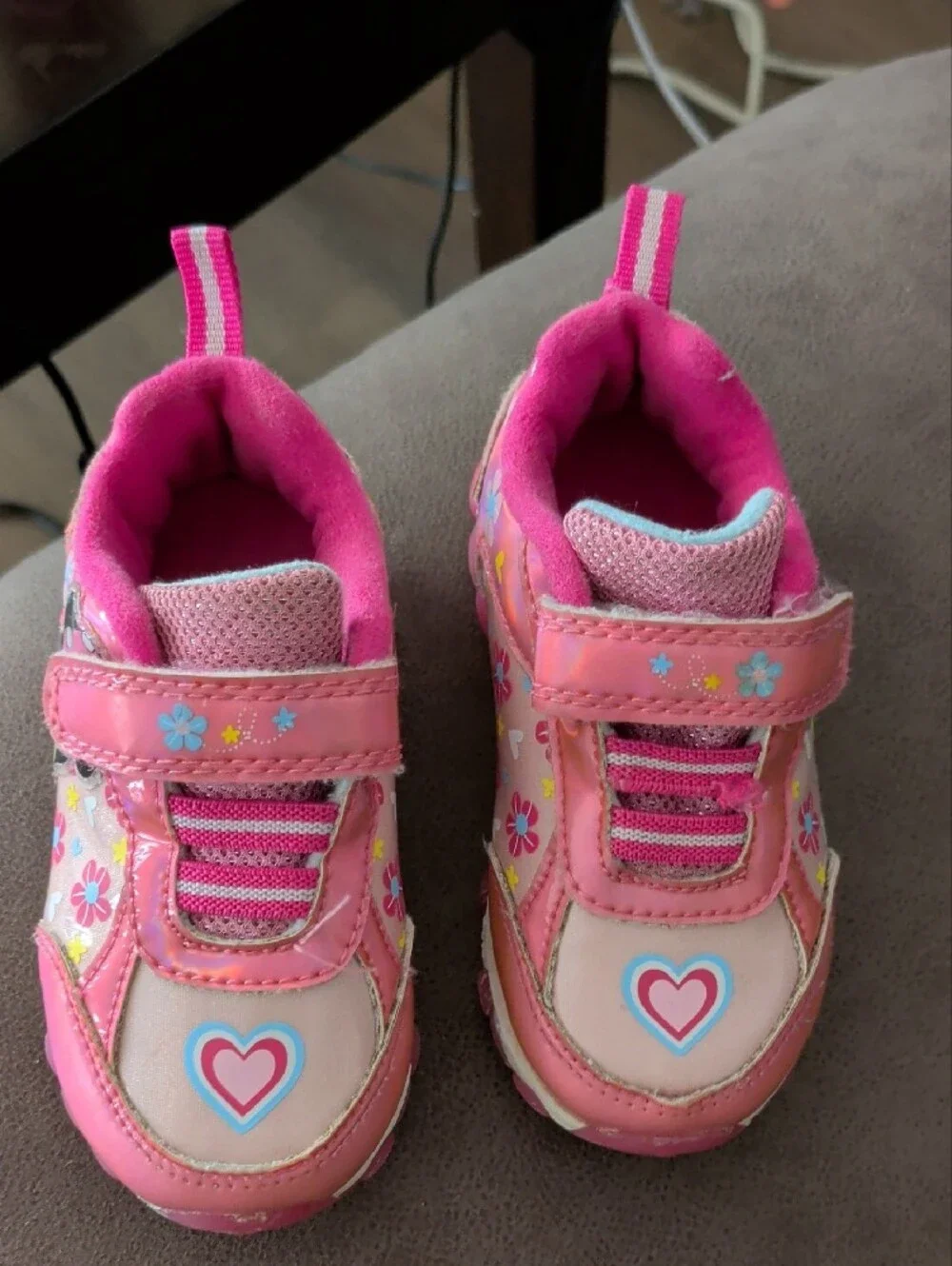 Disney Pink Minnie Mouse Floral Heart Girls' Sneakers